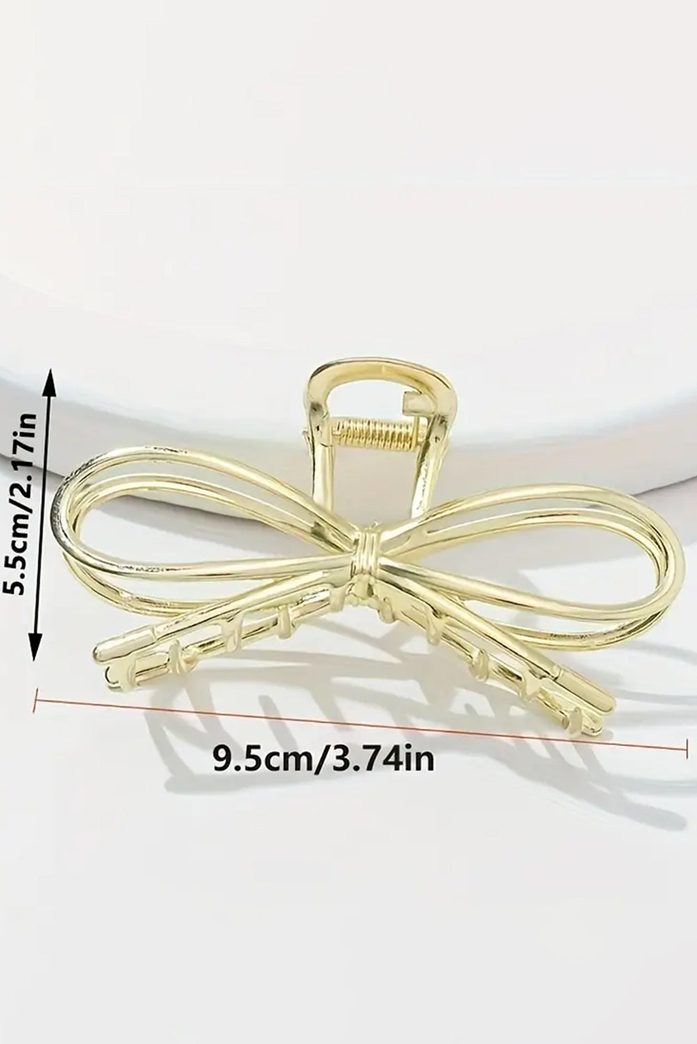 Gold metal bow hair clip for a trendy and refined style