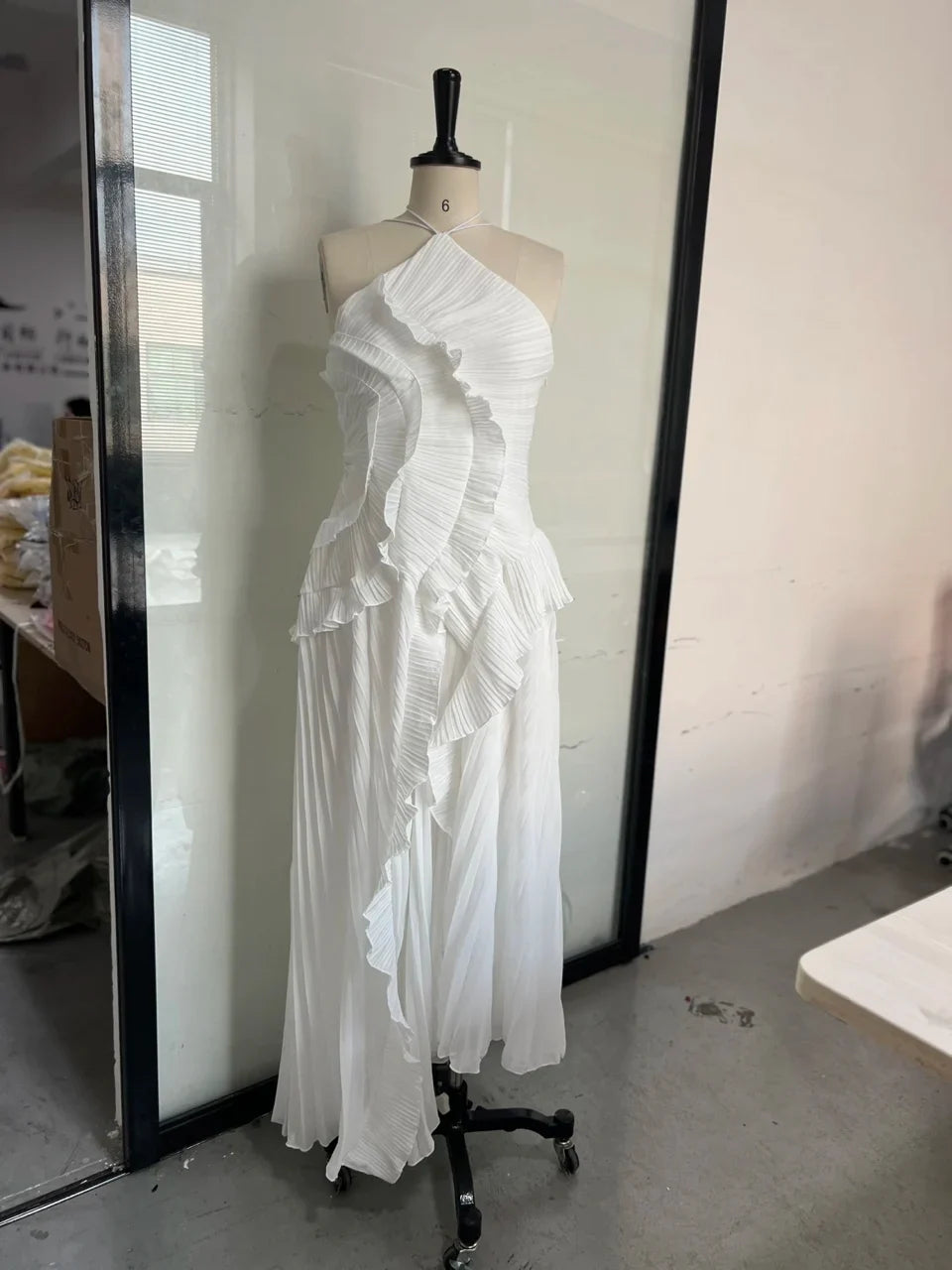 ruffles tiered a-line backless prom gowns