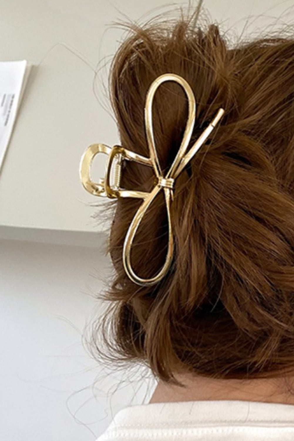 Fashionable gold bowknot hair clip perfect for any occasion