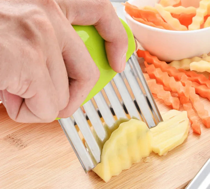 Easy-to-use wave potato slicer for crispy snacks