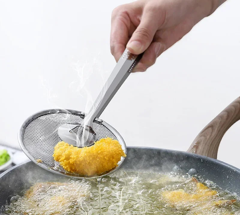 Oil strainer spoon for cleaner, healthier cooking