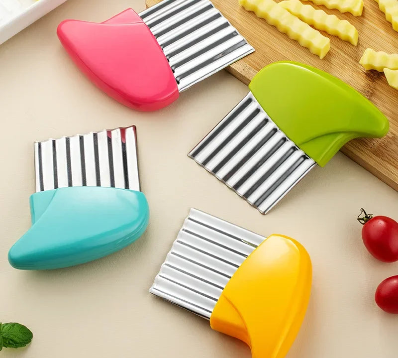 Kitchen tool for making decorative potato slices