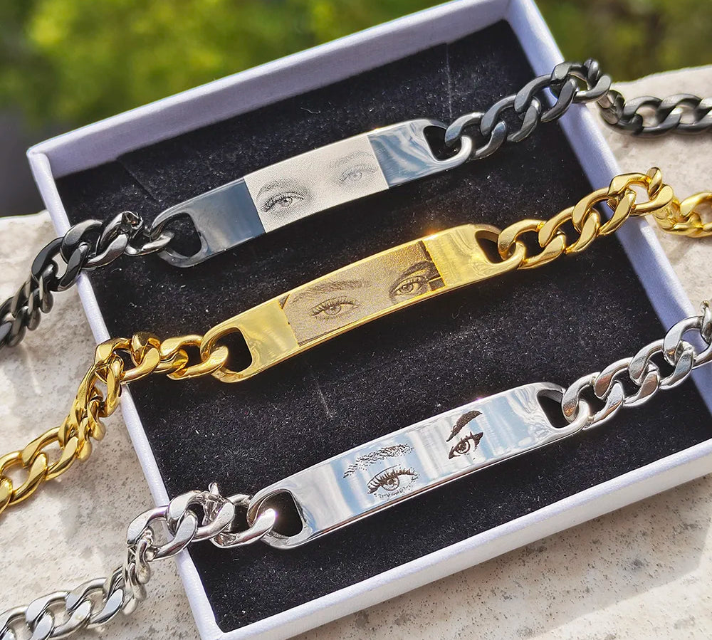 Elegant memory bracelet with custom eye design