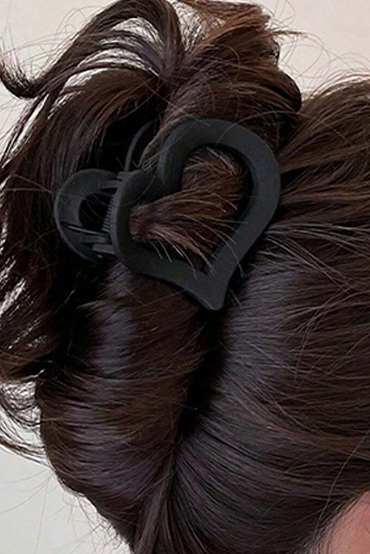 Trendy frosted heart-shaped hair clip in black
